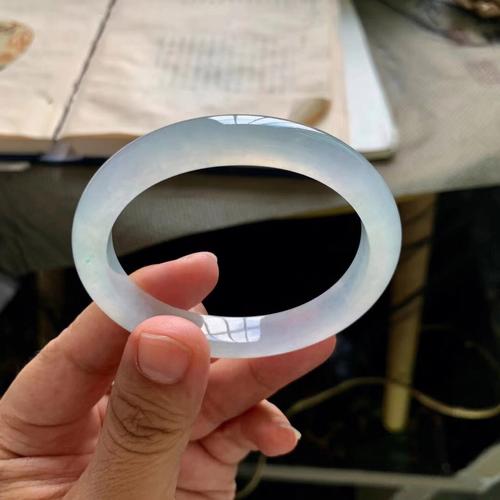 成都赵女士 · 冰种翡翠手镯